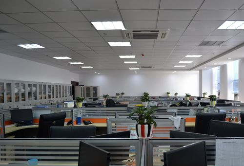 沉默24小時，特朗普主動放人，中國軍艦啟航，訊號很不一般