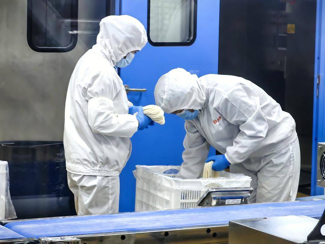 德百中央廚房：嚴選食材 嚴控標準——百姓身邊的“安心廚房”