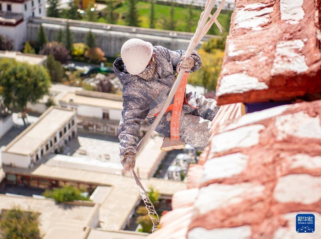 布達拉宮迎來年度“美容”