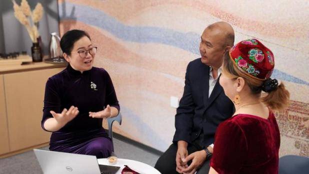 當哈密刺繡遇見洛陽刺繡，一場跨越千里的非遺對話