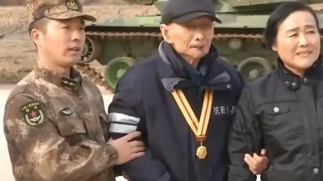 原創94歲失明老人，因收藏日軍大印暴露身份，為何軍區開6輛坦克相迎
