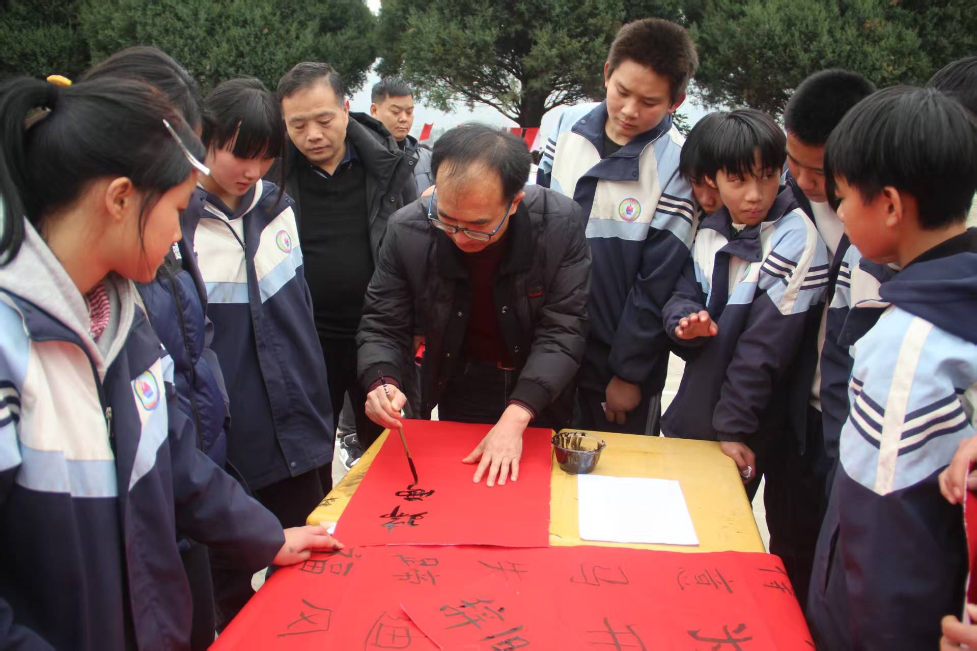 納雍縣百興中學舉辦書法創作活動